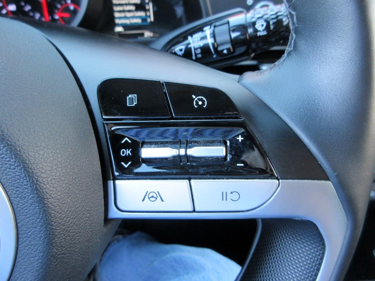 2022 Hyundai Elantra Preferred IVT Photo