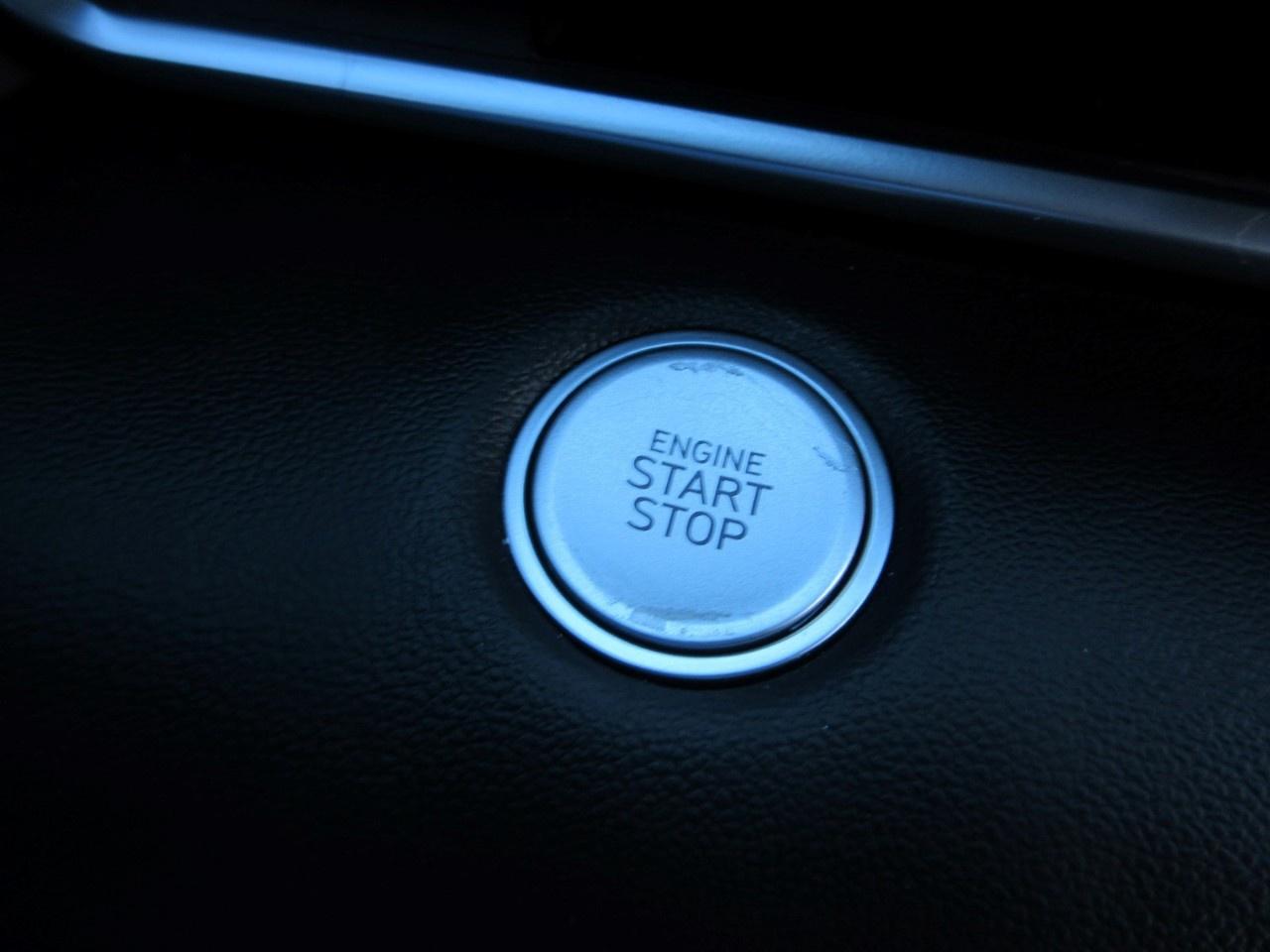 2022 Hyundai Elantra Preferred IVT Photo