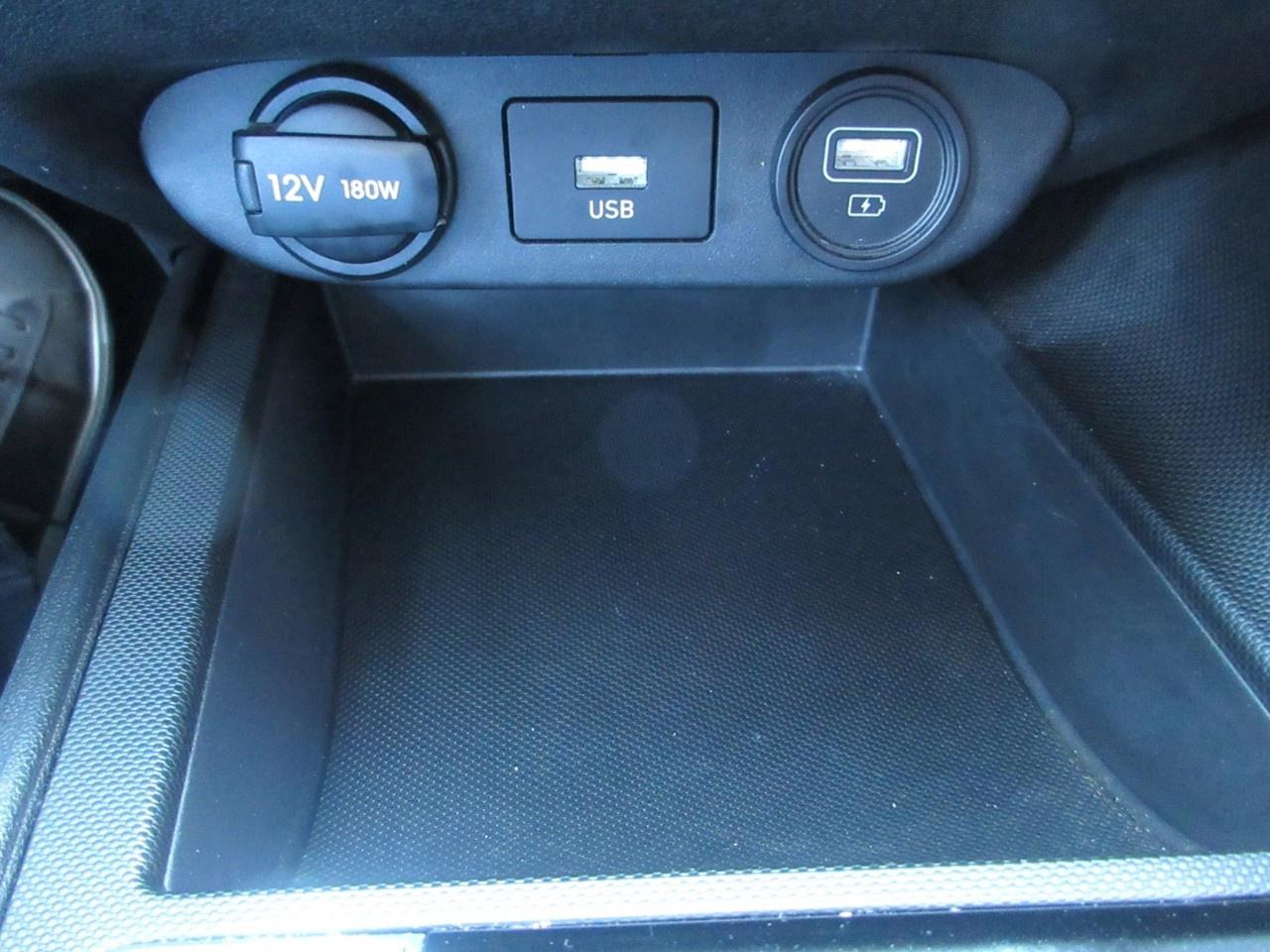 2022 Hyundai Elantra Preferred IVT Photo