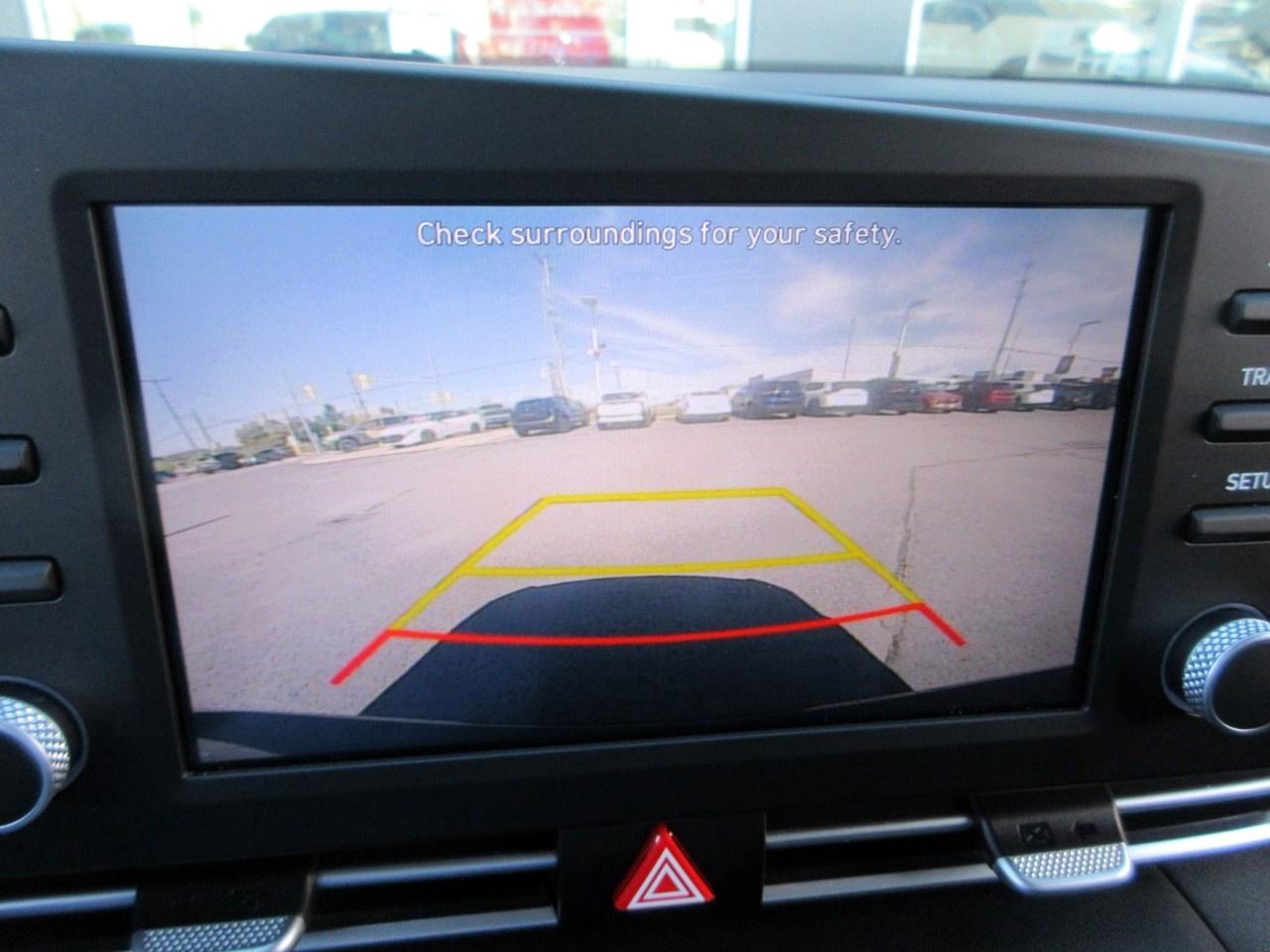 2022 Hyundai Elantra Preferred IVT Photo