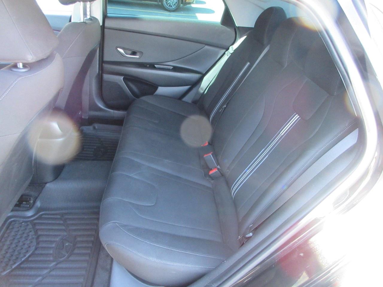 2022 Hyundai Elantra Preferred IVT Photo