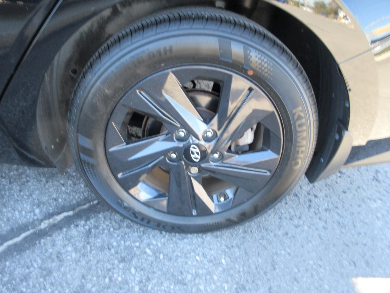 2022 Hyundai Elantra Preferred IVT Photo