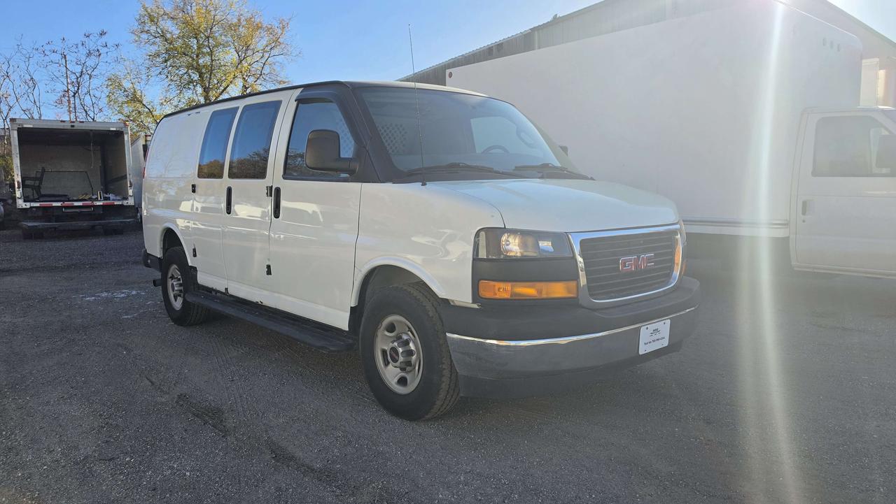 2017 GMC Savana 2500 G2500 - 4.8L V8 - Cruise/Divider - VN-329218 Photo1