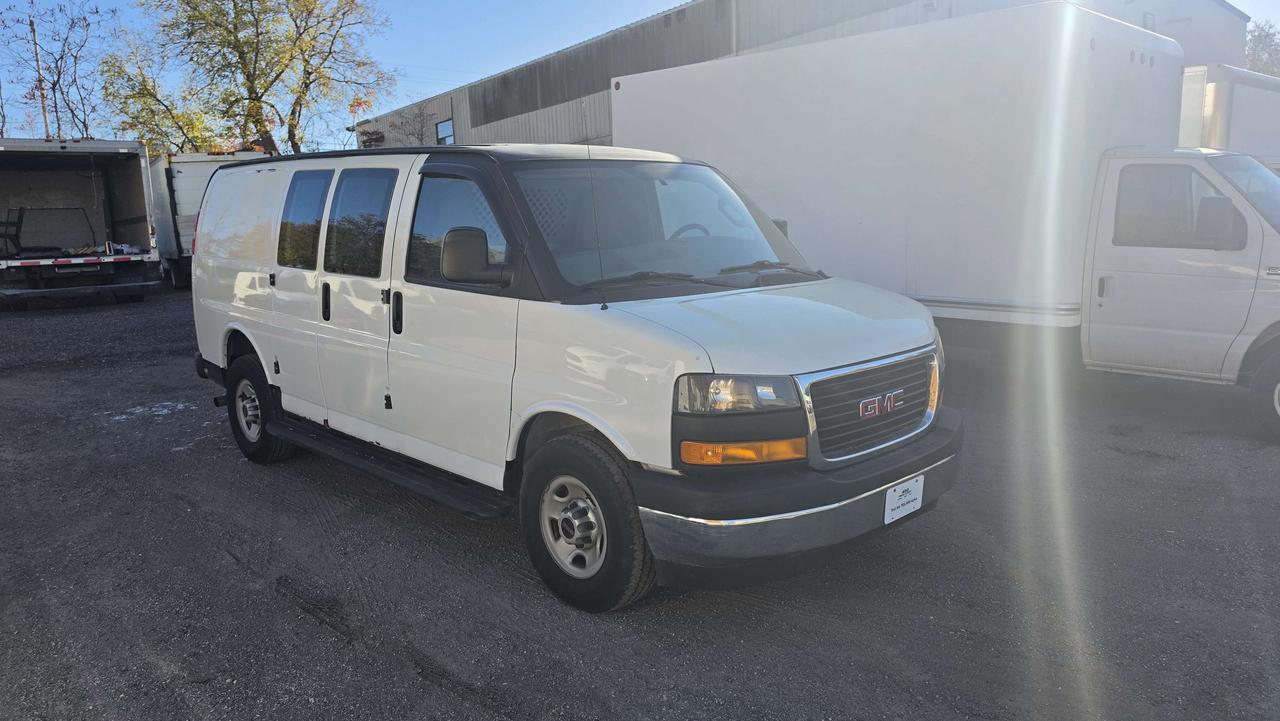 2017 GMC Savana 2500 G2500 - 4.8L V8 - Cruise/Divider - VN-329218 Photo