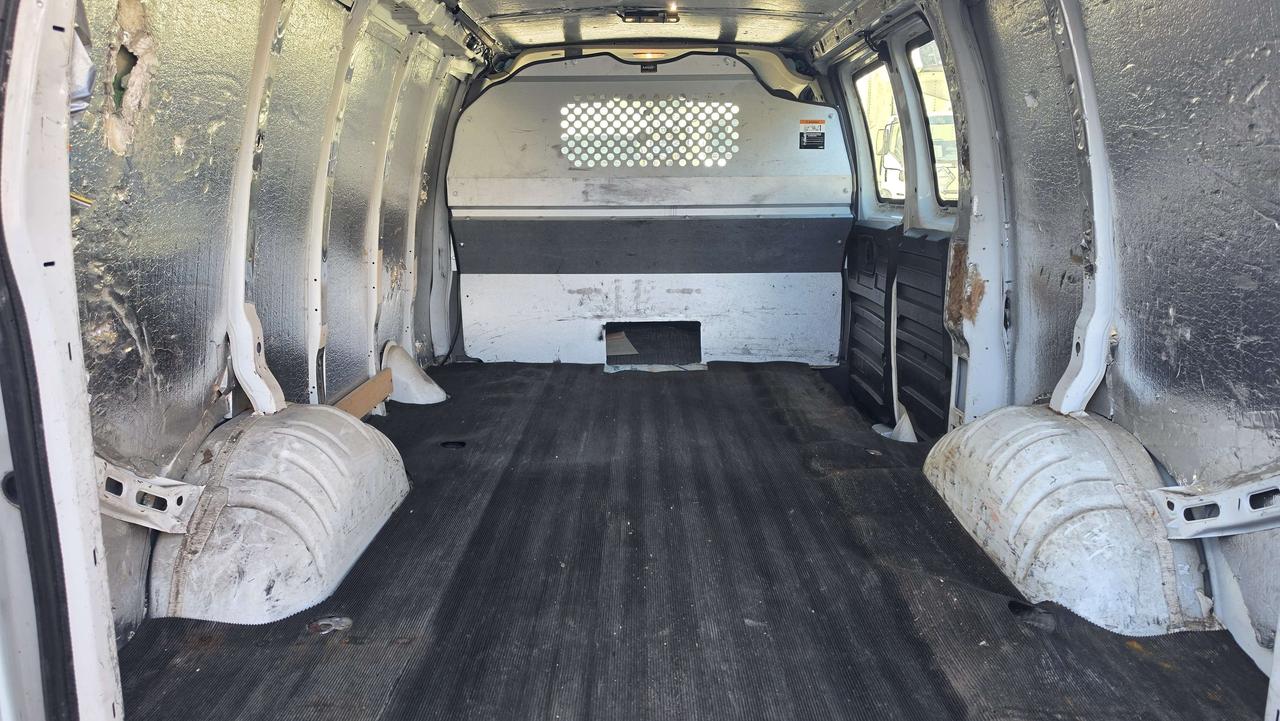 2017 GMC Savana 2500 G2500 - 4.8L V8 - Cruise/Divider - VN-329218 Photo