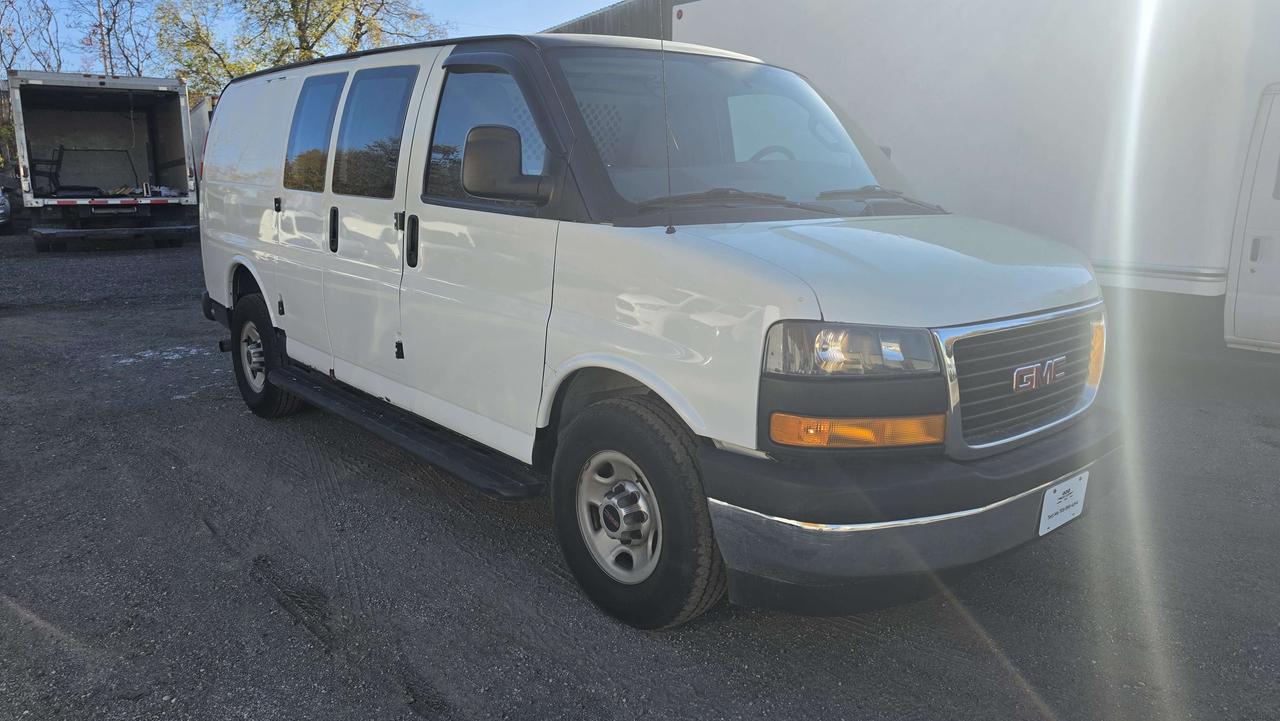 2017 GMC Savana 2500 G2500 - 4.8L V8 - Cruise/Divider - VN-329218 Photo