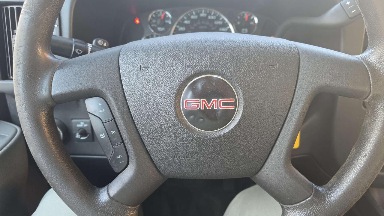 2017 GMC Savana 2500 G2500 - 4.8L V8 - Cruise/Divider - VN-329218 Photo