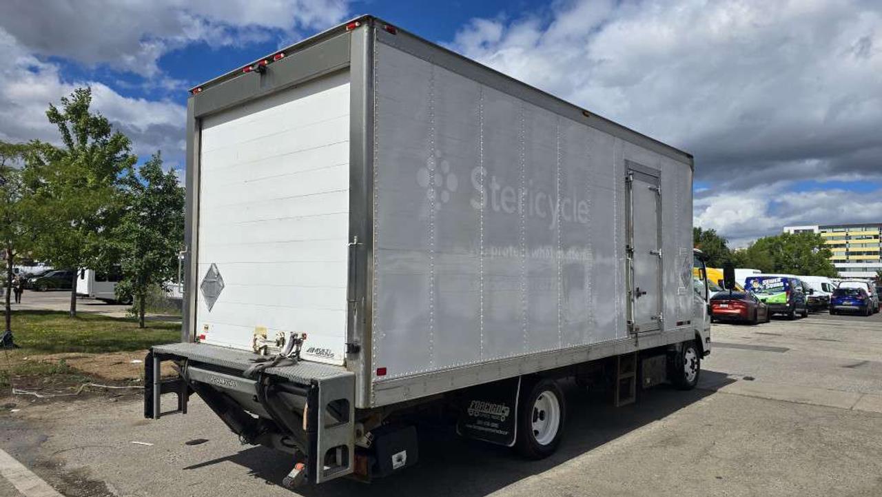2018 Isuzu NRR 20Ft - CARRIER SUPRA 650 Low Temp REEFER - ST-300589 - -None Photo