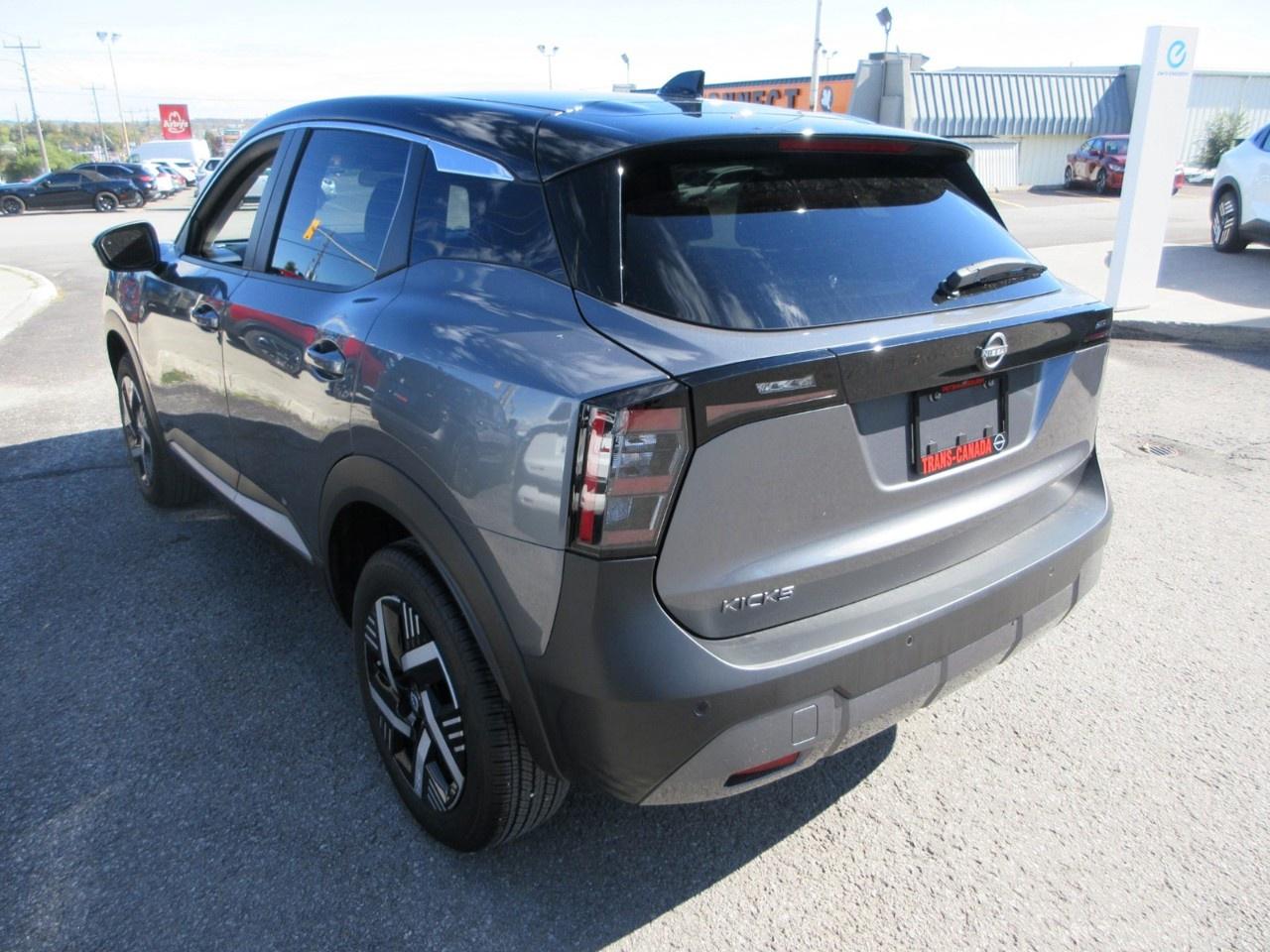 2025 Nissan Kicks SV FWD Photo