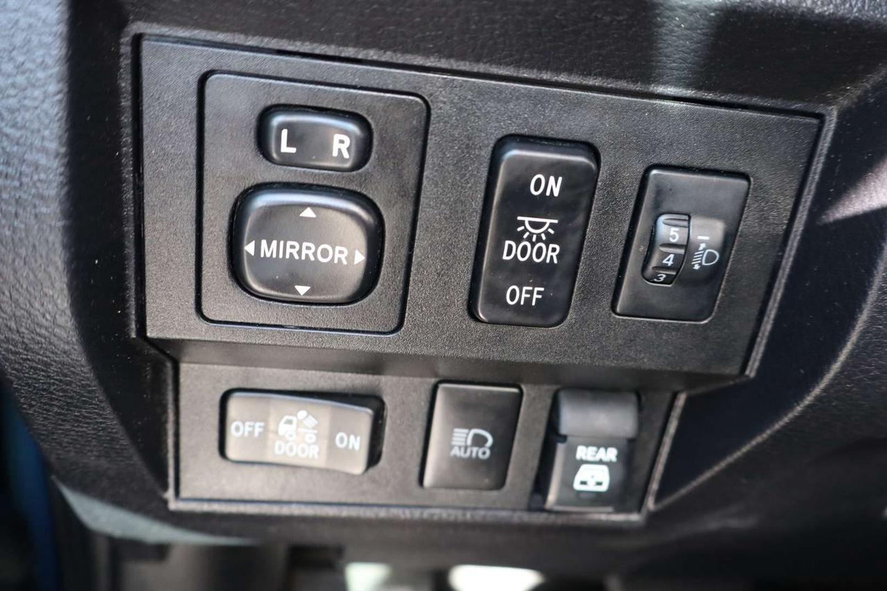 2020 Toyota Tundra SR5 TRD 5.7L V8 CrewMax 4WD No Accident One Owner Photo