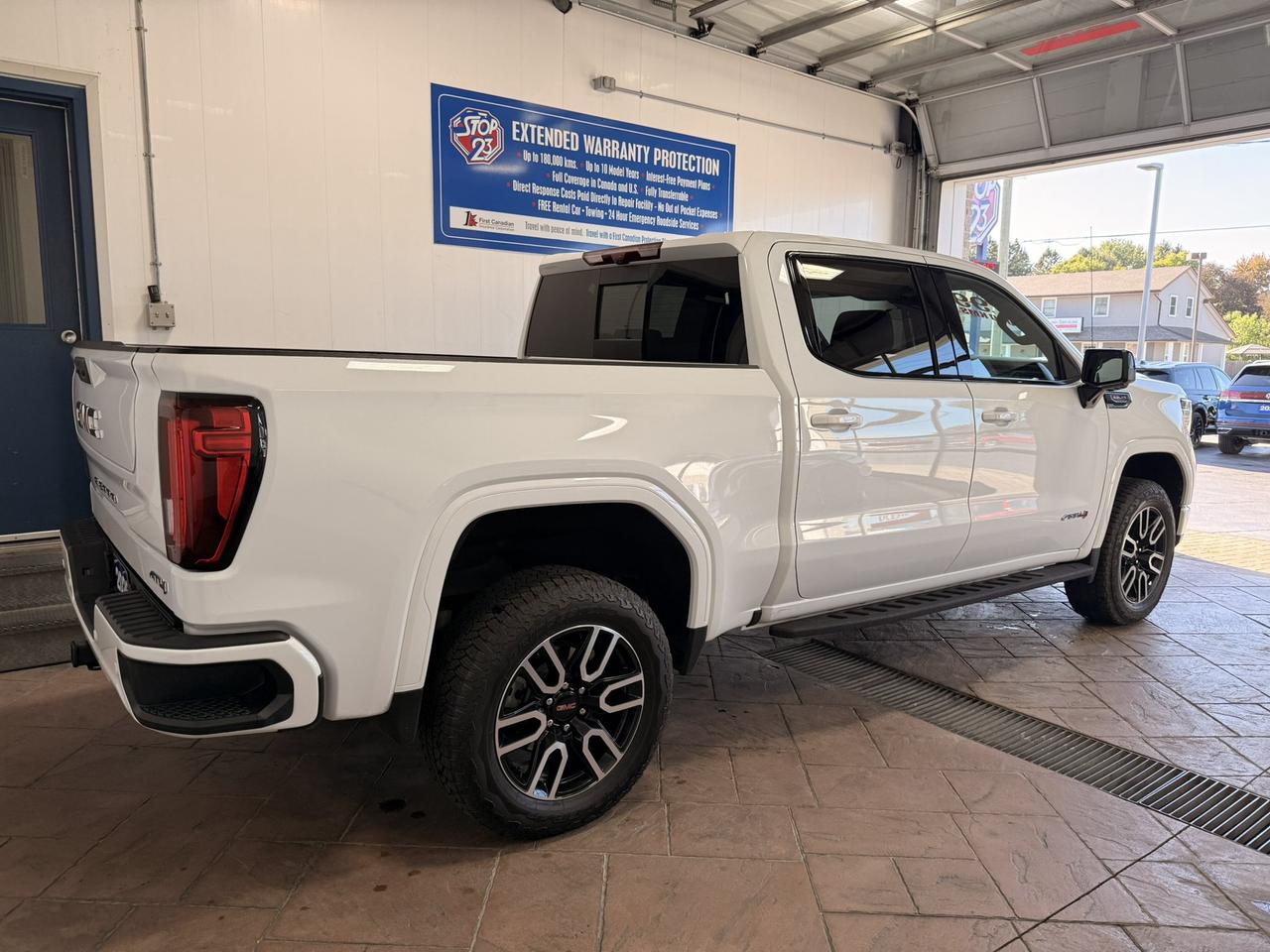 2026 GMC Sierra 1500 AT4 4WD CREW CAB LEATHR NAVI SUNROOF Photo