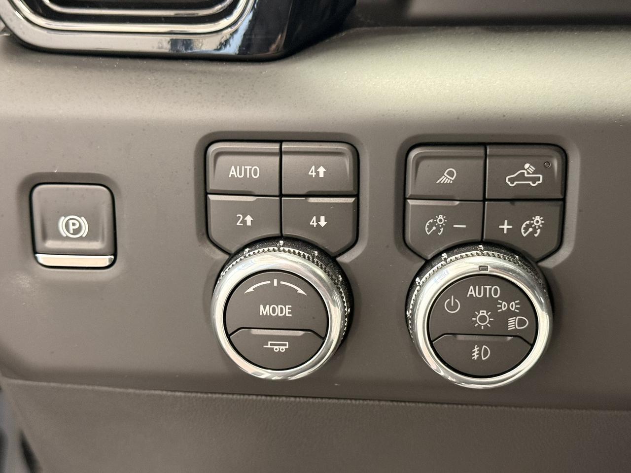 2026 GMC Sierra 1500 AT4 4WD CREW CAB LEATHR NAVI SUNROOF Photo