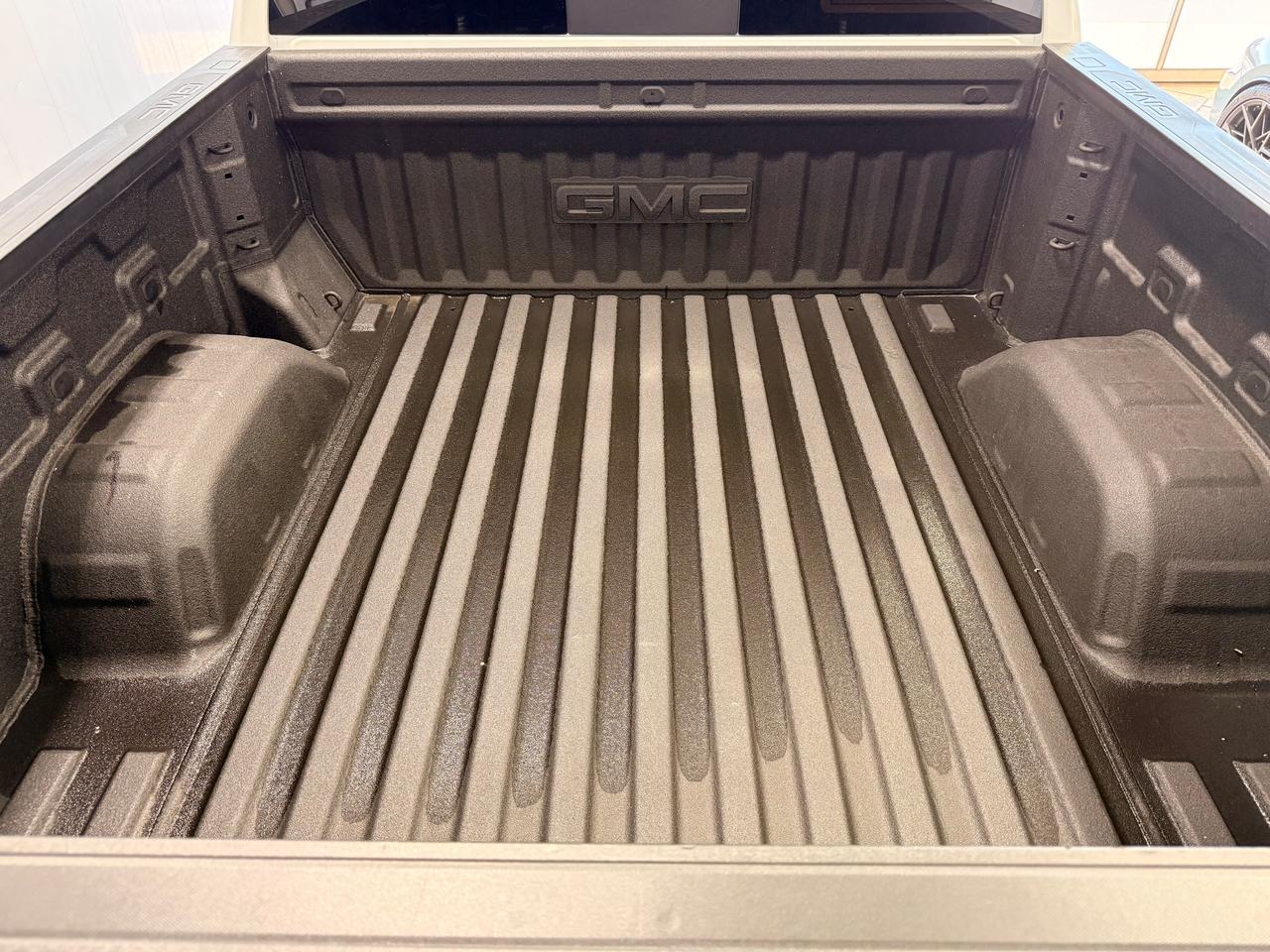 2026 GMC Sierra 1500 AT4 4WD CREW CAB LEATHR NAVI SUNROOF Photo
