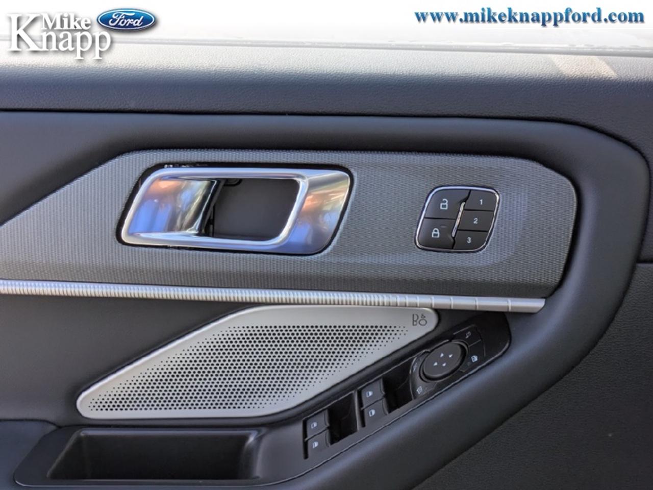 2027 Ford Explorer ST Photo