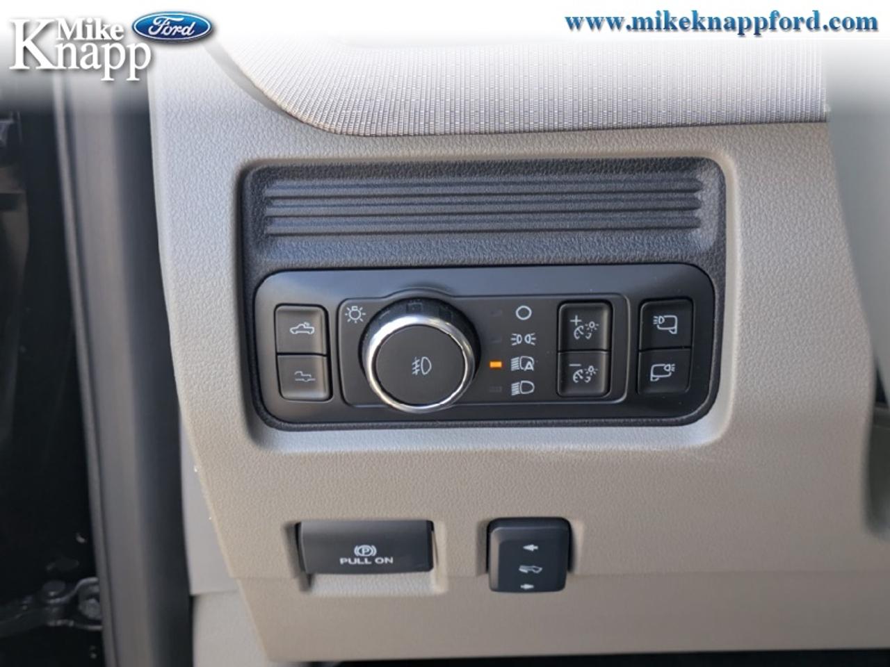 2027 Ford F-450 SUPER DUTY Platinum Photo