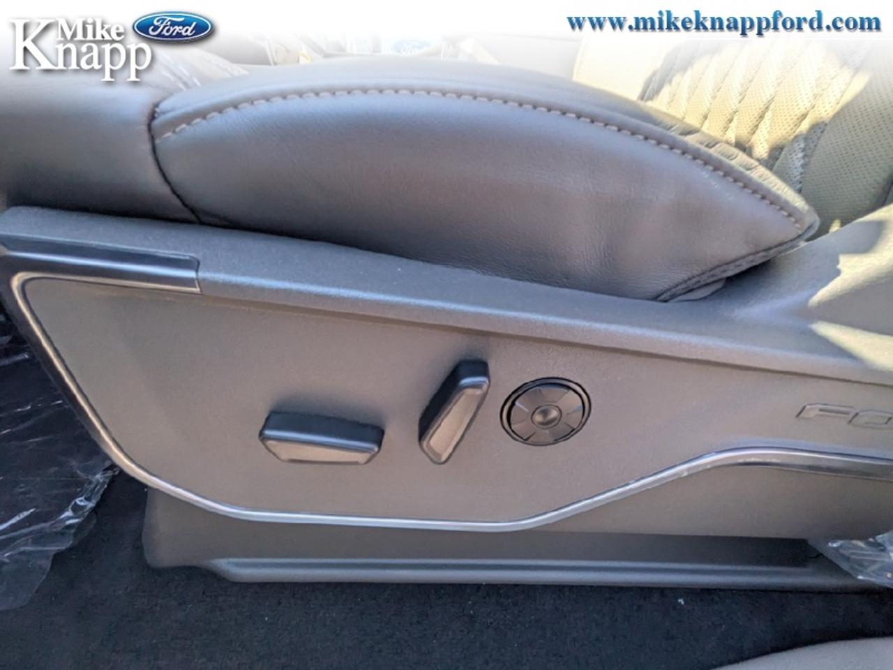 2027 Ford F-450 SUPER DUTY Platinum Photo
