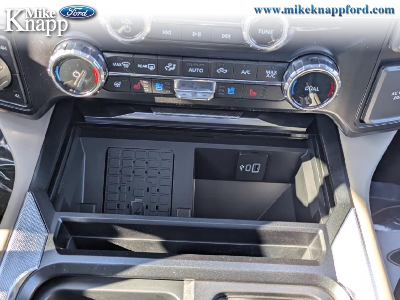 2027 Ford F-450 SUPER DUTY Platinum Photo