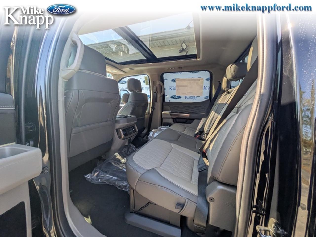 2027 Ford F-450 SUPER DUTY Platinum Photo