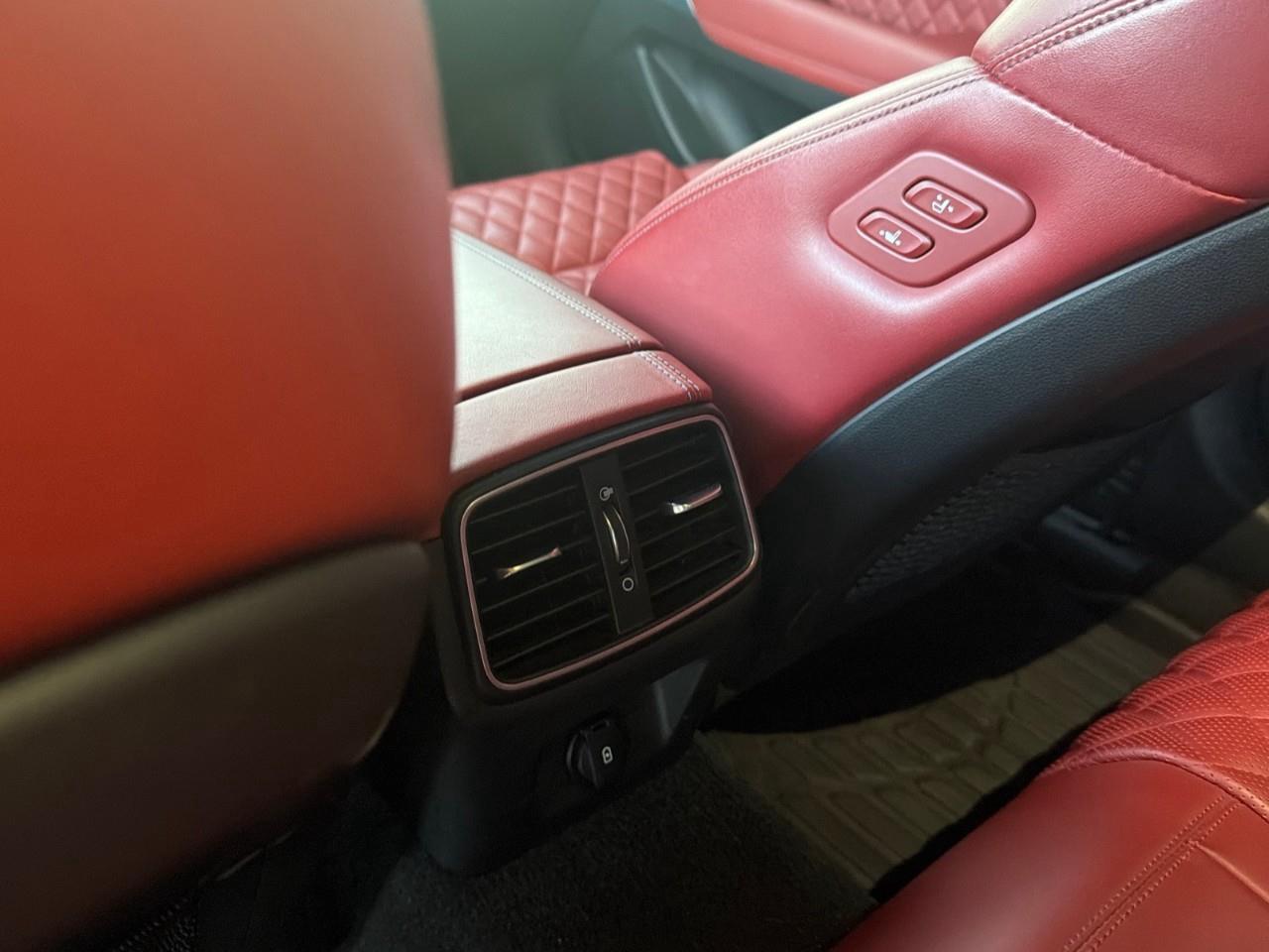 2023 Genesis G70  Photo