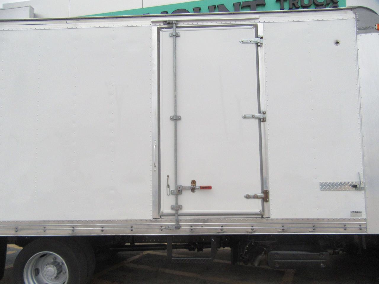 2020 Hino 195  Photo
