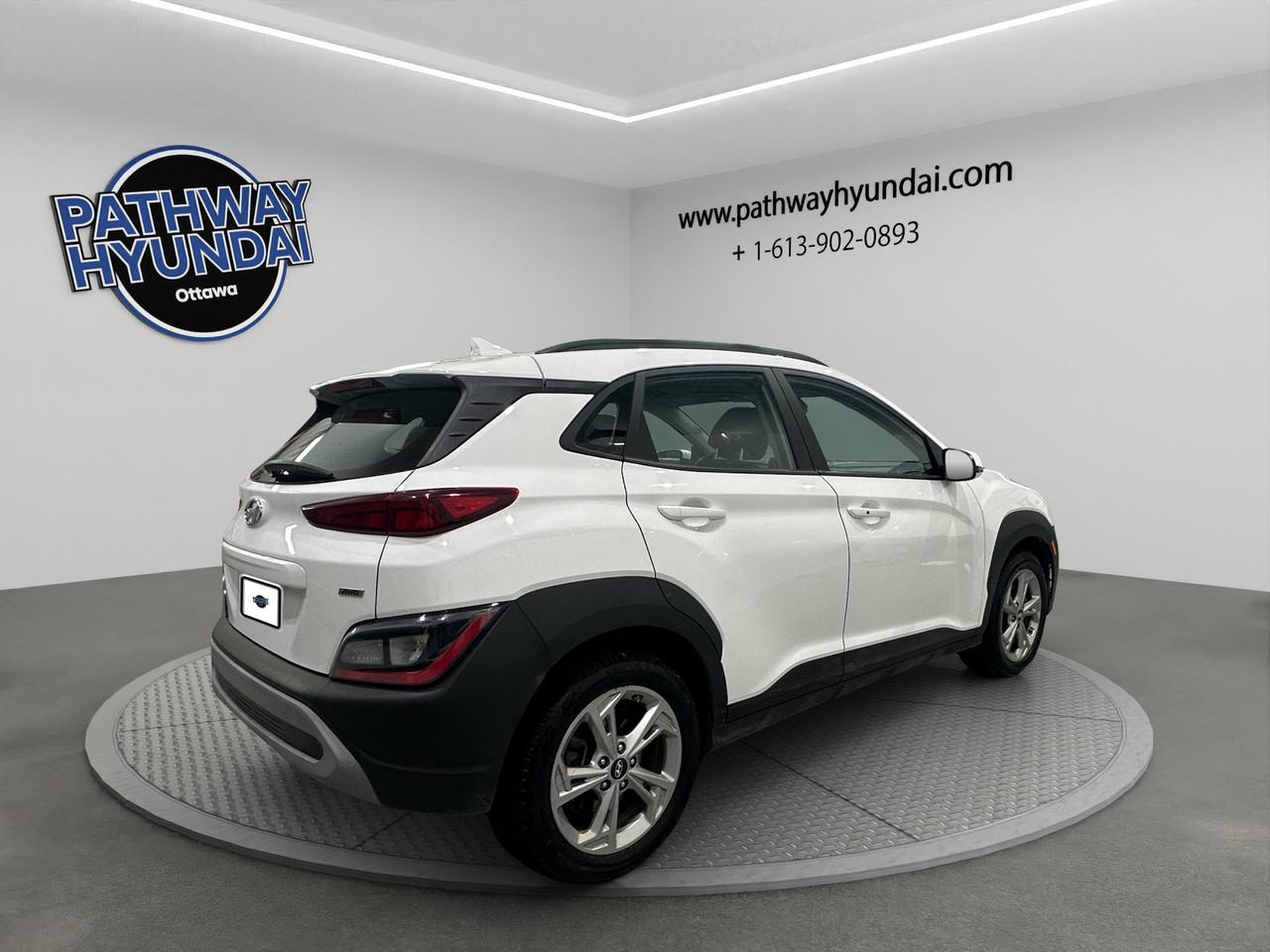 2023 Hyundai KONA Preferred | AWD | Heated Leather-Wrapped Steering Wheel | Keyless Start & Entry Photo3
