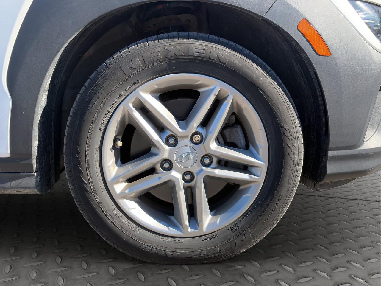 2022 Hyundai KONA Essential | All-Wheel Drive | Forward Collison Warning | Lane Keep Assist | Cruise Control | Photo5