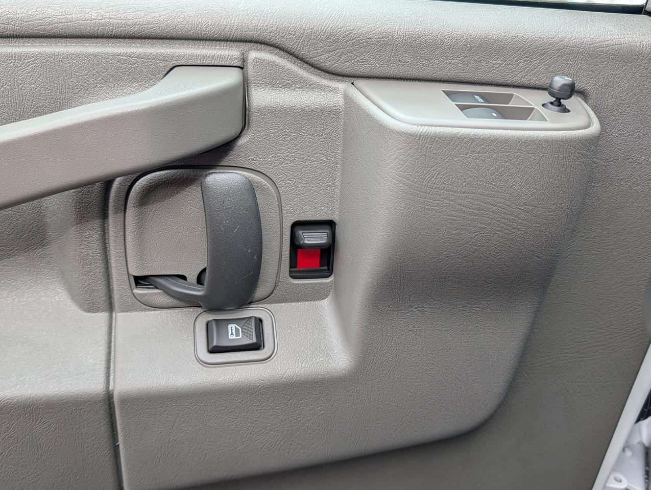 2025 GMC Savana Cargo Van  Photo