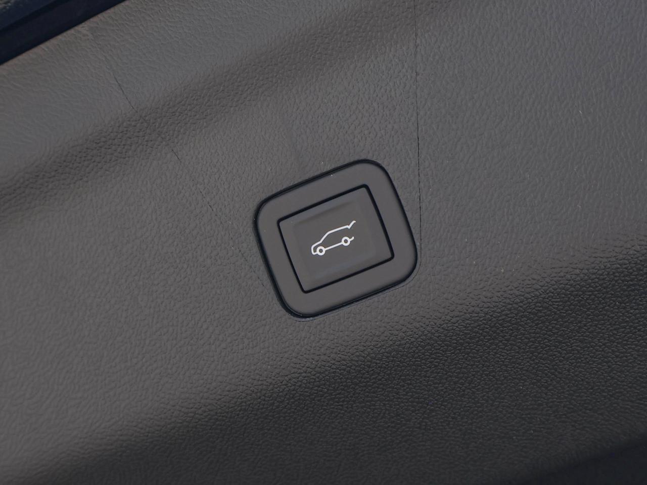 2026 GMC Yukon Denali Photo