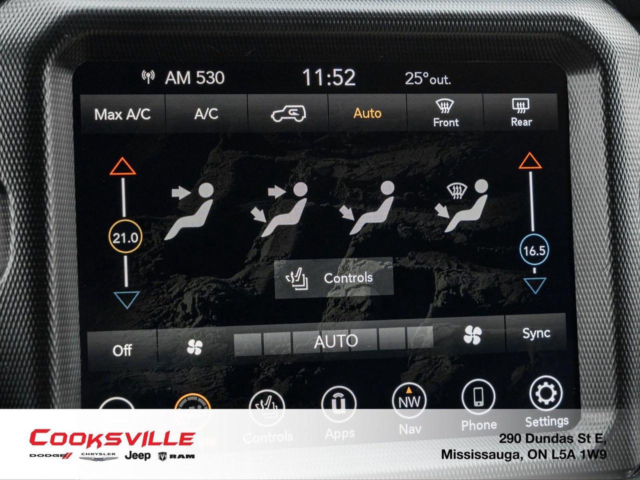 2023 Jeep WRANGLER UNLIMITED Sahara Photo
