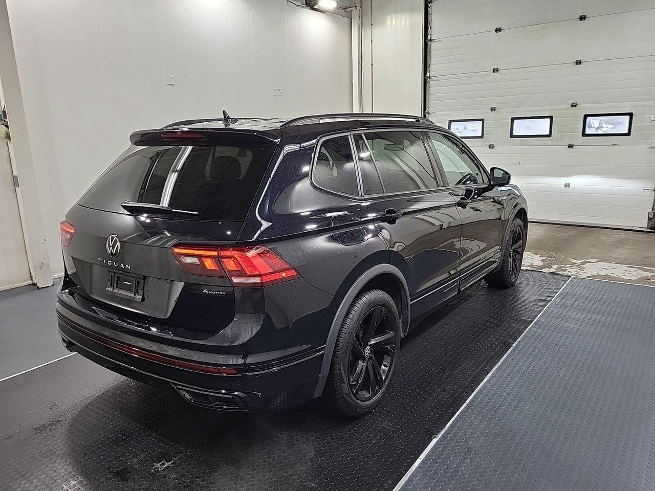 2024 Volkswagen Tiguan Comfortline R-Line Black 2.0T 8sp at w/Tip 4M Photo5