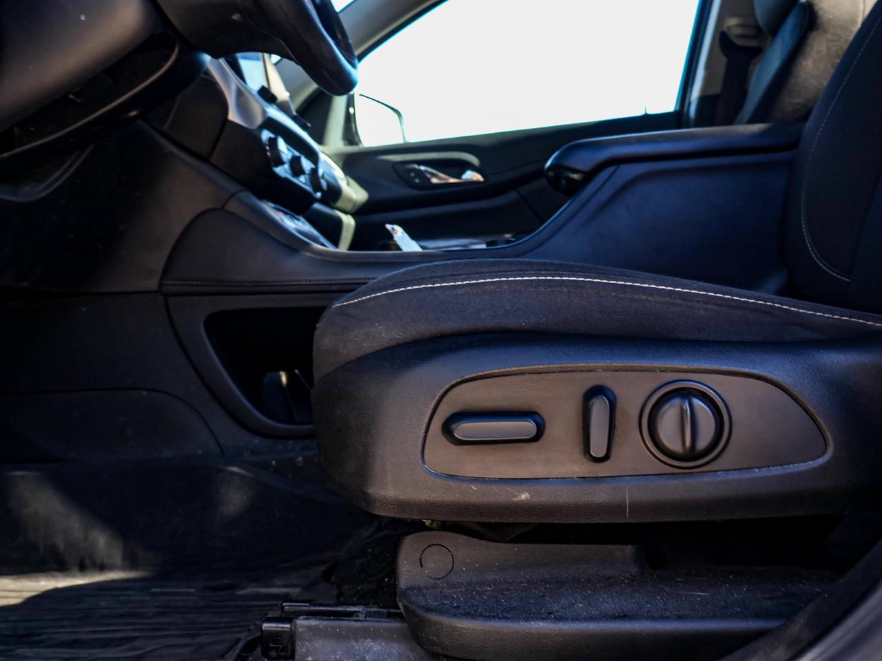 2023 GMC Acadia SLE Photo