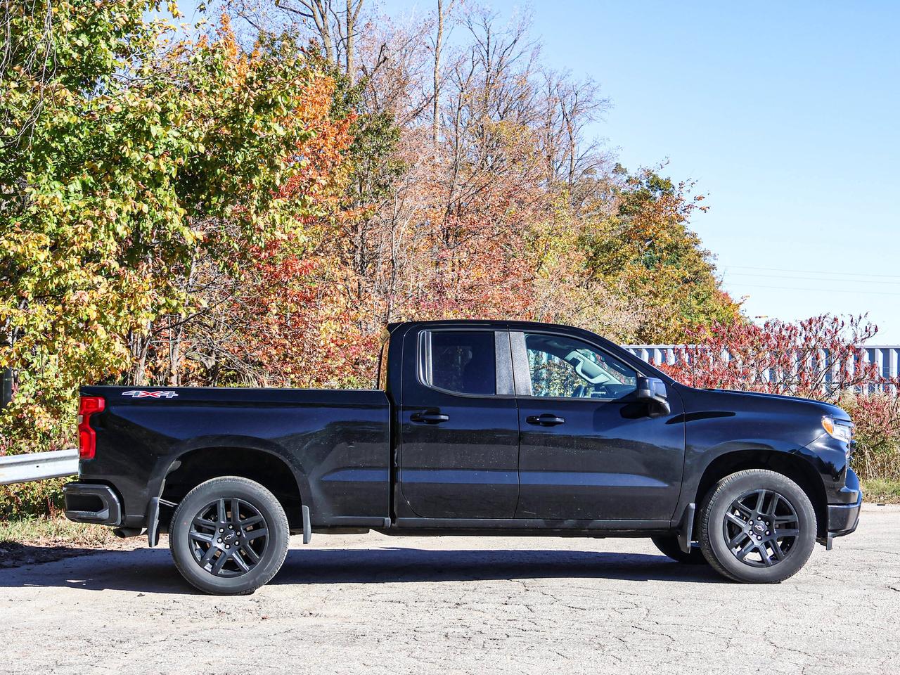 2024 Chevrolet Silverado 1500 RST Photo2