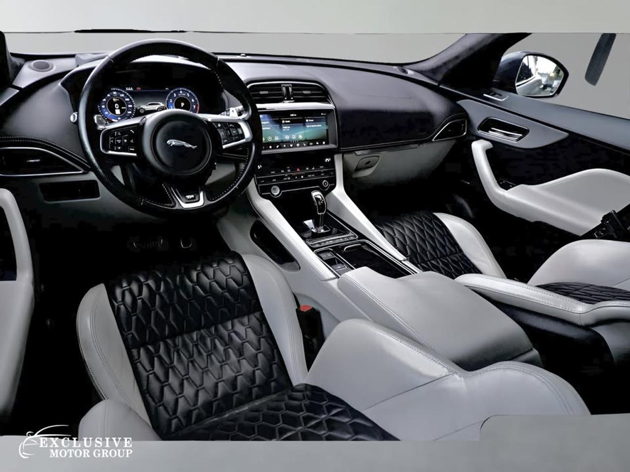 2020 Jaguar F-PACE SVR Photo