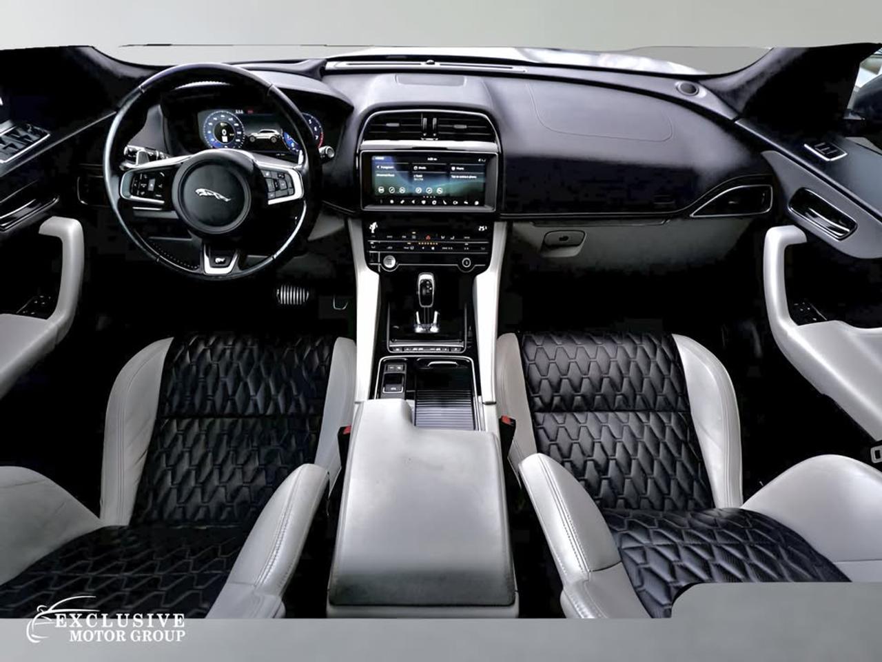 2020 Jaguar F-PACE SVR Photo