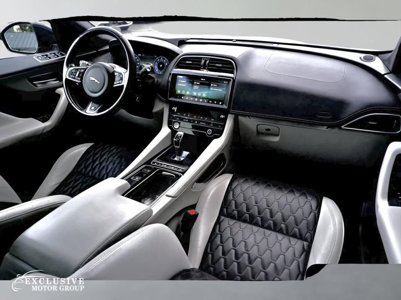 2020 Jaguar F-PACE SVR - Photo #13