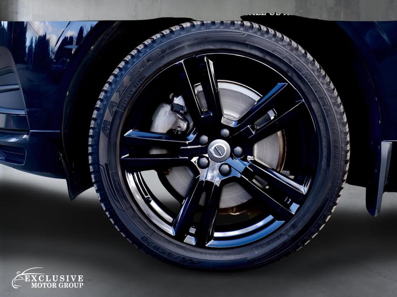 2020 Volvo XC60 Momentum Photo