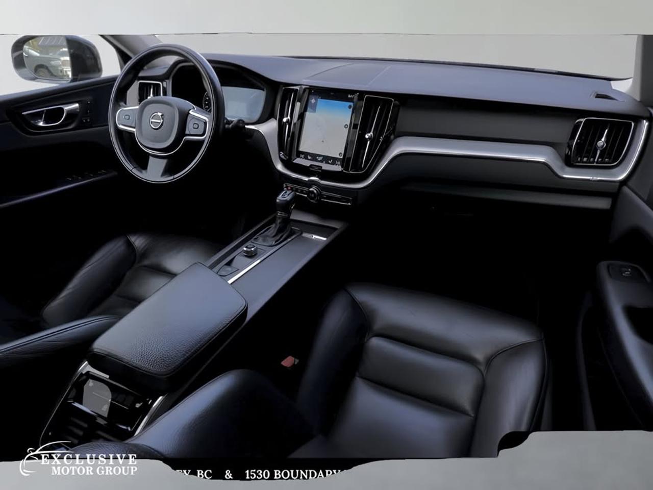 2020 Volvo XC60 Momentum Photo
