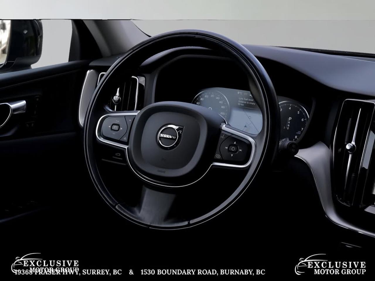 2020 Volvo XC60 Momentum Photo