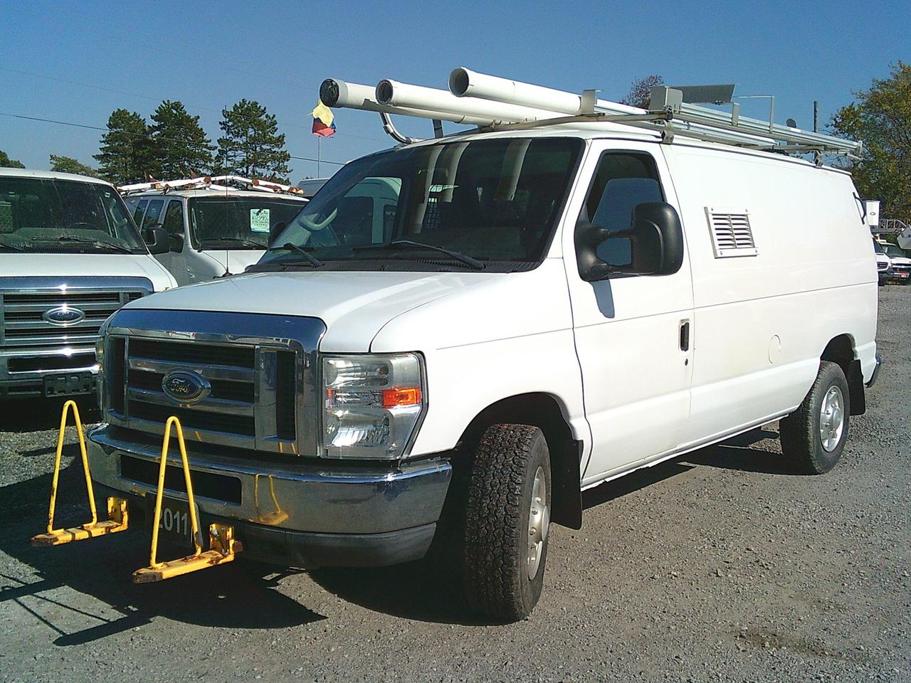 2011 Ford Econoline E-350 GENERATOR/INVERTER/TOW PKG Photo