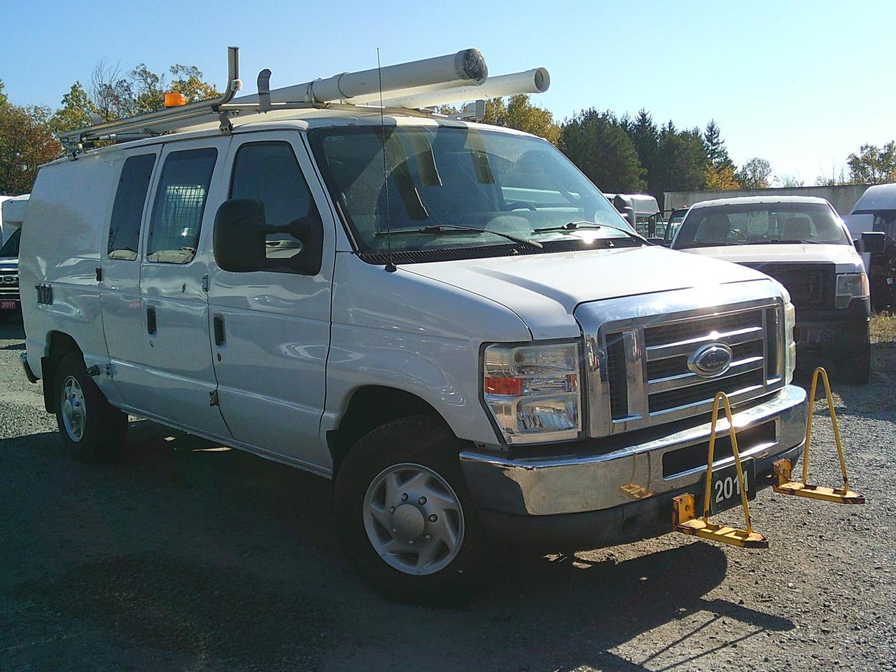 2011 Ford Econoline E-350 GENERATOR/INVERTER/TOW PKG Photo3