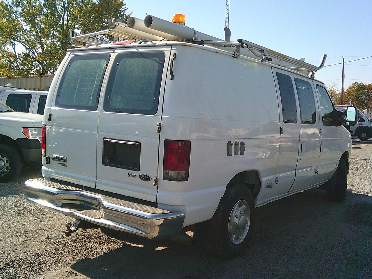 2011 Ford Econoline E-350 GENERATOR/INVERTER/TOW PKG Photo