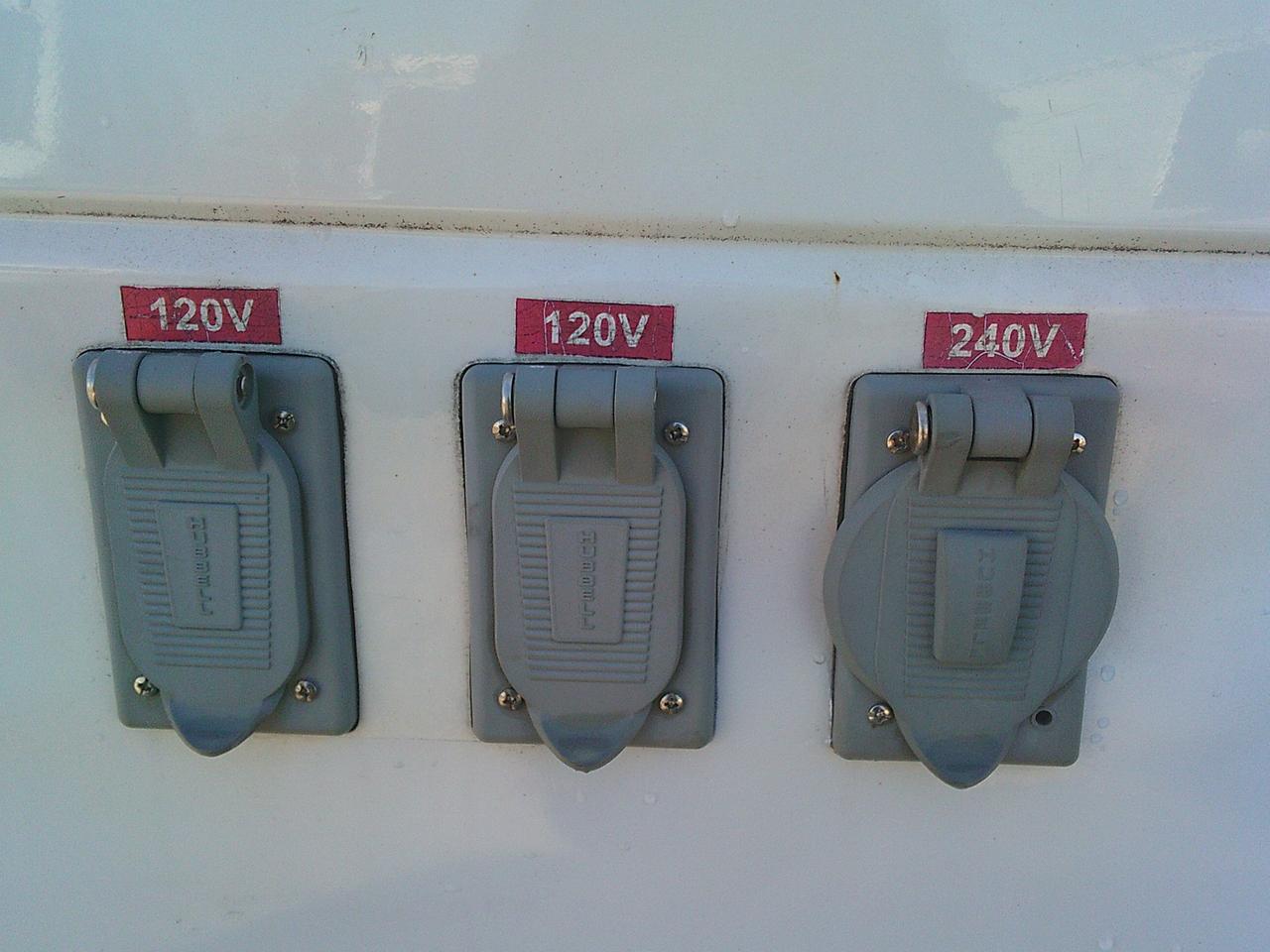 2011 Ford Econoline E-350 GENERATOR/INVERTER/TOW PKG Photo