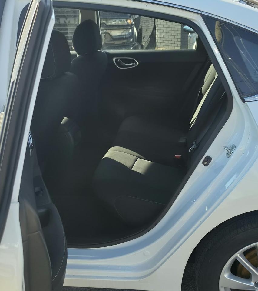 2014 Nissan Sentra SV / NO ACCIDENTS / 1 OWNER / LOW KM / NAV / ROOF Photo4
