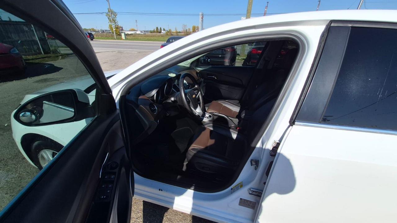 2016 Chevrolet Cruze LT, NAVI, LEATHER, SUNROOF, AUTO, ONLY 109KM, CERT Photo