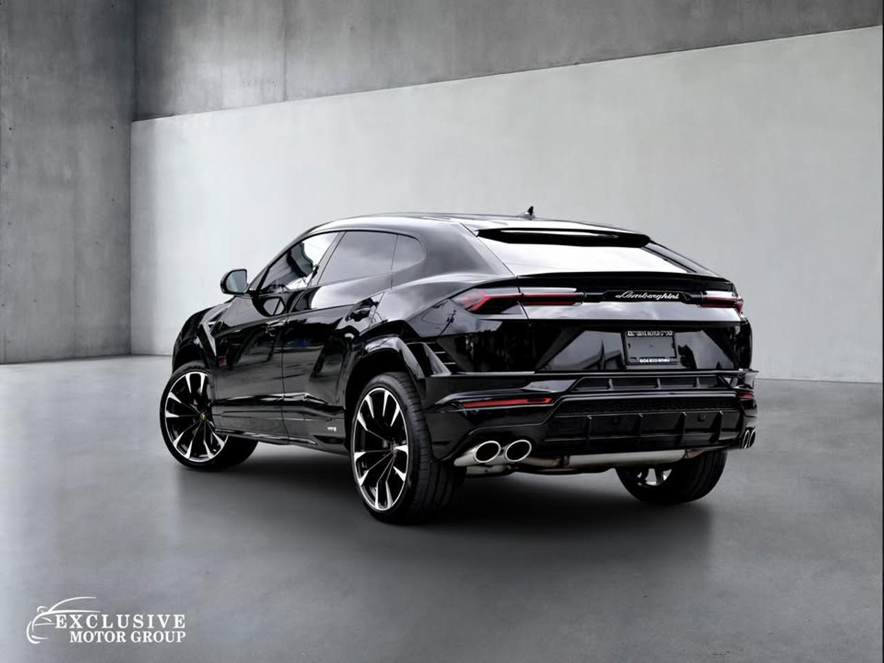 2023 Lamborghini Urus S Photo