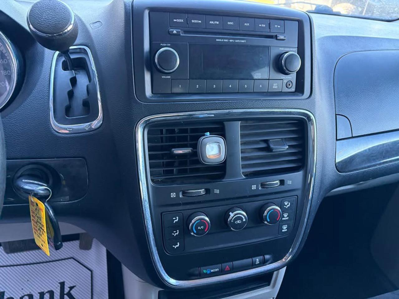 2013 Dodge Grand Caravan SE Photo