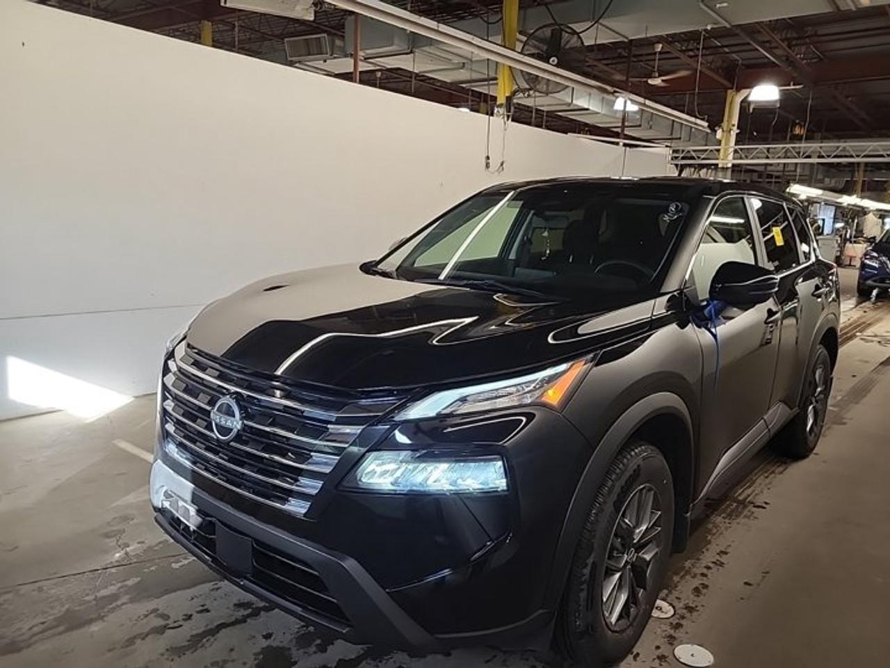 2024 Nissan Rogue S AWD | Heated Seats +Steering | CarPlay + Android Auto | RemoteStart | BlindSpot | FCW & More ! Photo