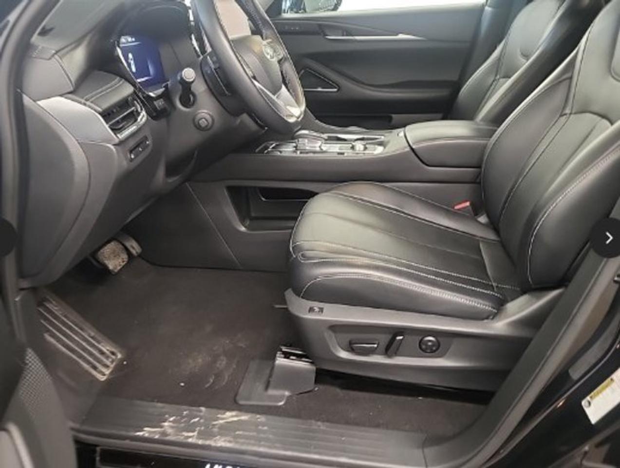2024 Infiniti QX60 Sensory AWD | Leather | Sunroof | Nav | Massage | Cooled + Heated Seats | HUD | 360 Camera & More ! Photo
