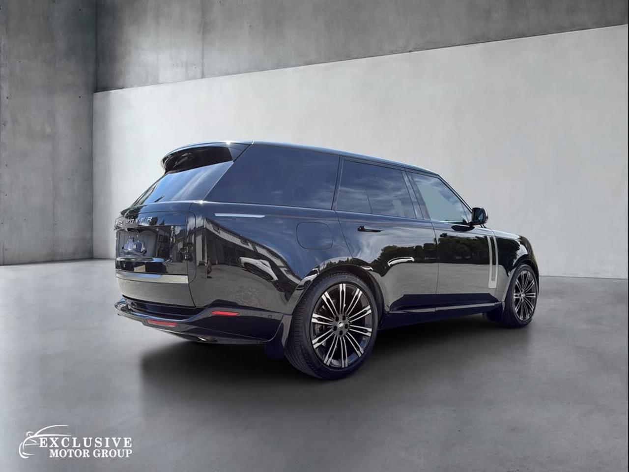 2024 Land Rover Range Rover SE - Photo #4