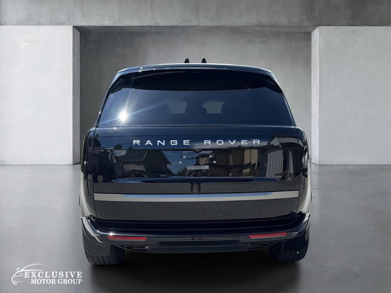 2024 Land Rover Range Rover SE - Photo #5